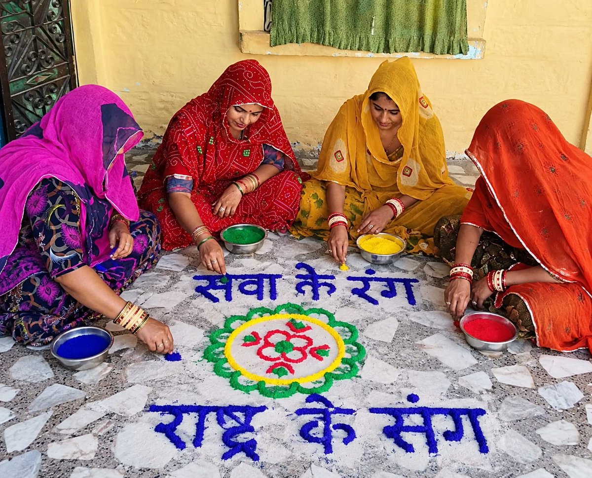 airnews_jaipur's tweet photo. जैसलमेर: #विकसित_भारत_जनसेवा_अभियान के तहत रंगोलियों के माध्यम से जनकल्याणकारी योजनाओं, आमजन के अधिकारों तथा विकसित भारत के संकल्प का कलात्मक ढंग से प्रदर्शन किया गया।  
@Manishjslmr 
#SevaSankalpAbhiyan #SevaYatra https://t.co/sO90ZOrbVg