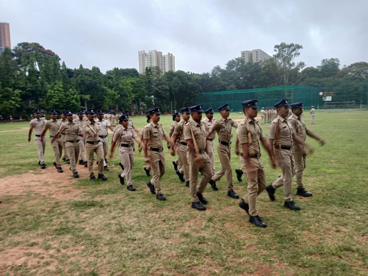 DspRly's tweet photo. ಉಪ ವಿಭಾಗದ, ಬೆಂಗಳೂರು ನಗರ ವ್ಯಾಪ್ತಿಯ ಠಾಣೆಗಳ ಅಧಿಕಾರಿ/ಸಿಬ್ಬಂದಿಗಳಿಗೆ,  ಪೊಲೀಸ್ ಉಪಾಧೀಕ್ಷಕರು ಕವಾಯತನ್ನು ಕೈಗೊಂಡ ಬಗ್ಗೆ. https://t.co/5649wjQCG1