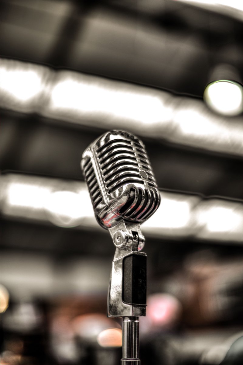 CapricornFM's tweet photo. "Put on your red dress and slip on your high heels, and some of that sweet perfume. It sure smells good on you. Slide on your lipstick and let all your hair down, cause Baby when you get through, I'm going to show you."
Join @MasterjaySA for #SingItBack by sending him a voice note via WhatsApp on 079 899 6226 on the #CapricornLounge.