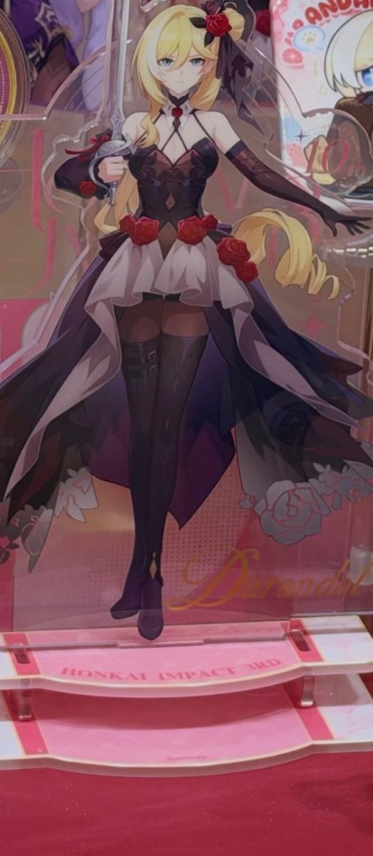 AbyssBloom1101's tweet photo. Also, didn’t realize Vita and Bianka sharing side hair design with red rose holding the hair

And black dresses, with chocolate desserts

Hint for future new Vita and Bianka interactions!? (Oh how I wish for this) https://t.co/UetyfZZnzN