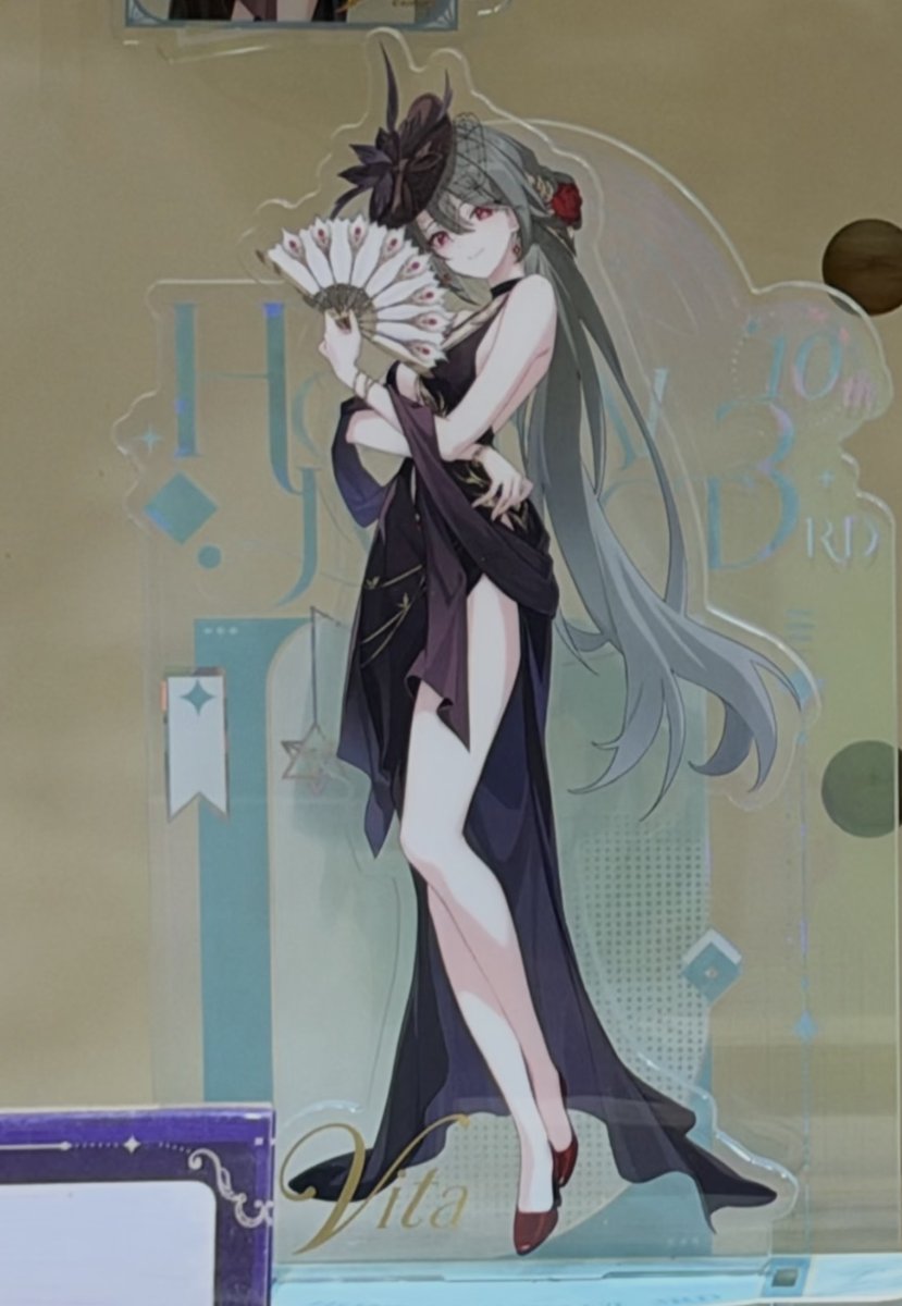 AbyssBloom1101's tweet photo. Also, didn’t realize Vita and Bianka sharing side hair design with red rose holding the hair

And black dresses, with chocolate desserts

Hint for future new Vita and Bianka interactions!? (Oh how I wish for this) https://t.co/UetyfZZnzN