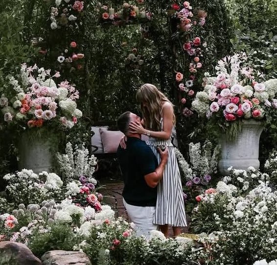folkloregiirll's tweet photo. la misma que escribió the prophecy escribió cleveland contándote que encontró al amor de su vida❤️‍🩹 https://t.co/j871sE4OUv