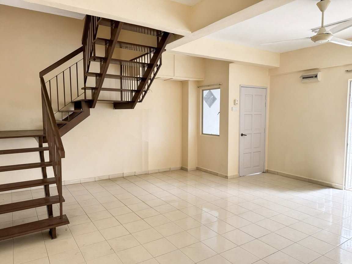 chahsudah's tweet photo. Rumah teres 2 tingkat utk dijual Seksyen 8, Bandar Baru Bangi
Asking price: RM 510,000 sahaja
4 bilik tidur dan 3 bilik air. Build-up 1,300 sq ft.
Leasehold, non-Bumi lot. Unit kosong, boleh hias ikut taste sendiri.
Gated dan guarded.
#coalisting https://t.co/NxuuYI8xtj