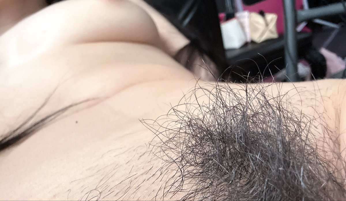 succubo_2d's tweet photo. Últimos días así de peludita 
Una pena tener que depilarme 😖😖 
Ojalá se valorara más la cuca con pelitos https://t.co/u5ccPZoPkl