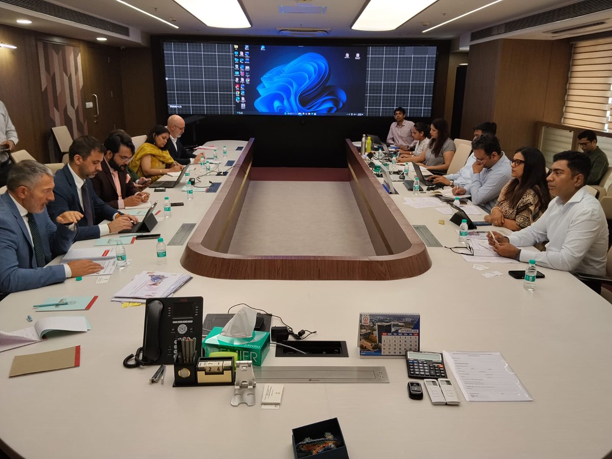 midc_india's tweet photo. Strengthening Maharashtra-Catalonia Investment & Industrial Cooperation 🇮🇳🤝🇪🇸

On 24th September 2026, MIDC held a productive meeting with Hon. Mr. Miquel Sàmper, Minister for Business and Labour, Government of Catalonia, Spain, during his visit to Mumbai.

Joint CEOs, MIDC – Dr. Kunal Khemnar (I.A.S) and Smt. Varsha Thakur - Ghuge (I.A.S), represented MIDC at the meeting.

The discussions focused on deepening collaboration between Maharashtra and Catalonia, with emphasis on investment opportunities, industrial partnerships, technology, advanced manufacturing, clean energy and other emerging sectors.

The interaction also explored opportunities for Catalan companies to expand their presence in Maharashtra and for stronger institutional and business linkages between the two regions.

Maharashtra & Catalonia, connecting industrial strengths, creating new opportunities and building stronger economic partnerships.

#MIDC #Maharashtra #Catalonia #Investment #IndustrialDevelopment #EaseOfDoingBusiness #InvestInMaharashtra #MakeInMaharashtra #MaharashtraCatalonia #BusinessPartnerships

@CMOMaharashtra @mieknathshinde @SunetraA_Pawar @samant_uday @naikindranil @midc_ceo @ConsellerSamper @gencat @MahaDGIPR