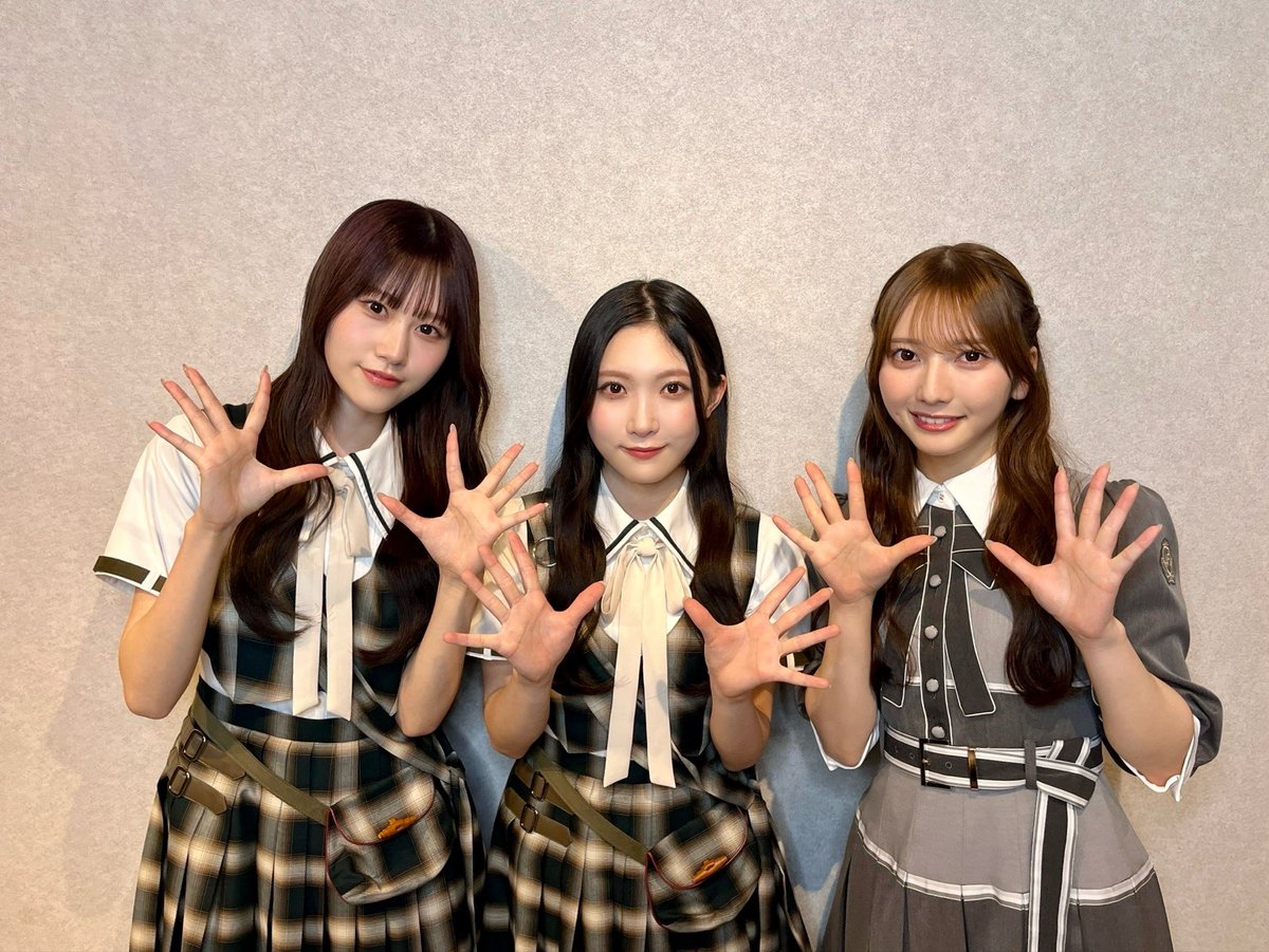 sakurazaka46's tweet photo. 本日9月25日(金)15:50〜
RNC西日本放送「every. FRIDAY」に

#谷口愛季 と #向井純葉 が
#竹内希来里 さんとVTR出演いたします📺✨

ぜひご覧ください🌸
#everyフライデー
#青葉坂46オーディション
#青葉坂46 #櫻坂46 #日向坂46
https://t.co/l9rsPE5xHC https://t.co/QYs8MdUcYc
