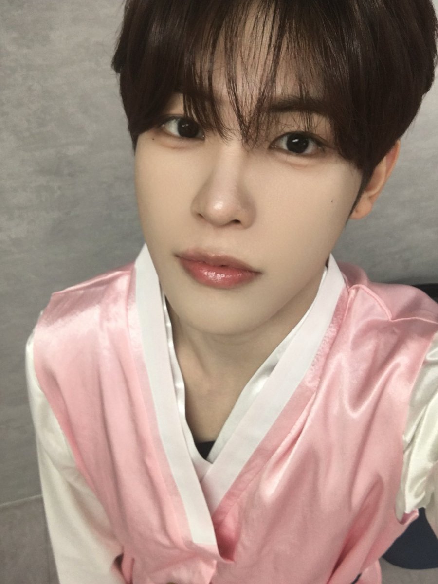 XODIAC_MEMBERS's tweet photo. [#규민🐶] 

쏘블리들~ 해피 추석 🌾☺️🌕🩵

#XODIAC #소디엑 #GYUMIN #규민 #똑똑똑_귬이등장 https://t.co/mDasjEV4Lp