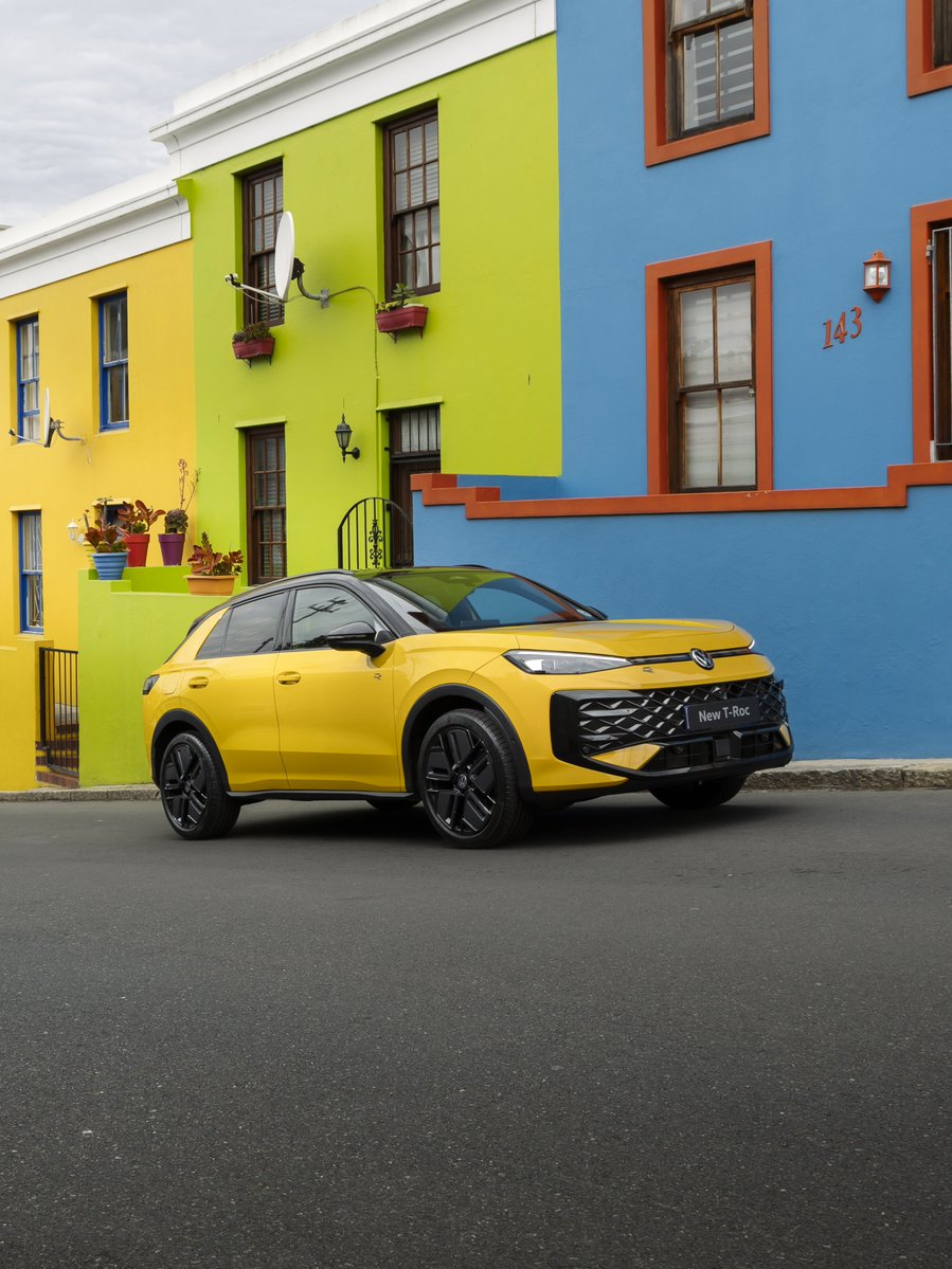 DirkEllisVW's tweet photo. The neighbourhood was already showing off. Then the new T-Roc pulled up.

Meet the new SUV on the block at https://t.co/8ZVTkS4C19

#Volkswagen #VW #TRoc https://t.co/vrDDBPoqK6