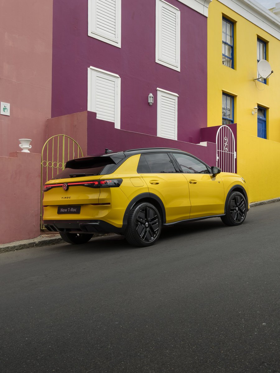 DirkEllisVW's tweet photo. The neighbourhood was already showing off. Then the new T-Roc pulled up.

Meet the new SUV on the block at https://t.co/8ZVTkS4C19

#Volkswagen #VW #TRoc https://t.co/vrDDBPoqK6