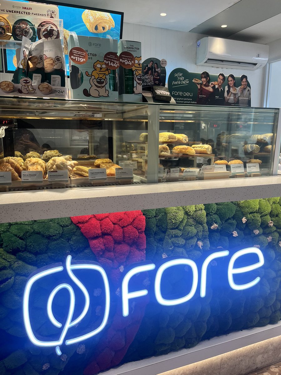 sahlbar's tweet photo. saran dong guys enakan nongkrong dmna, klo sendirian buat nenangin pikiran yang berantakan ini. https://t.co/QqRC5nFoK2