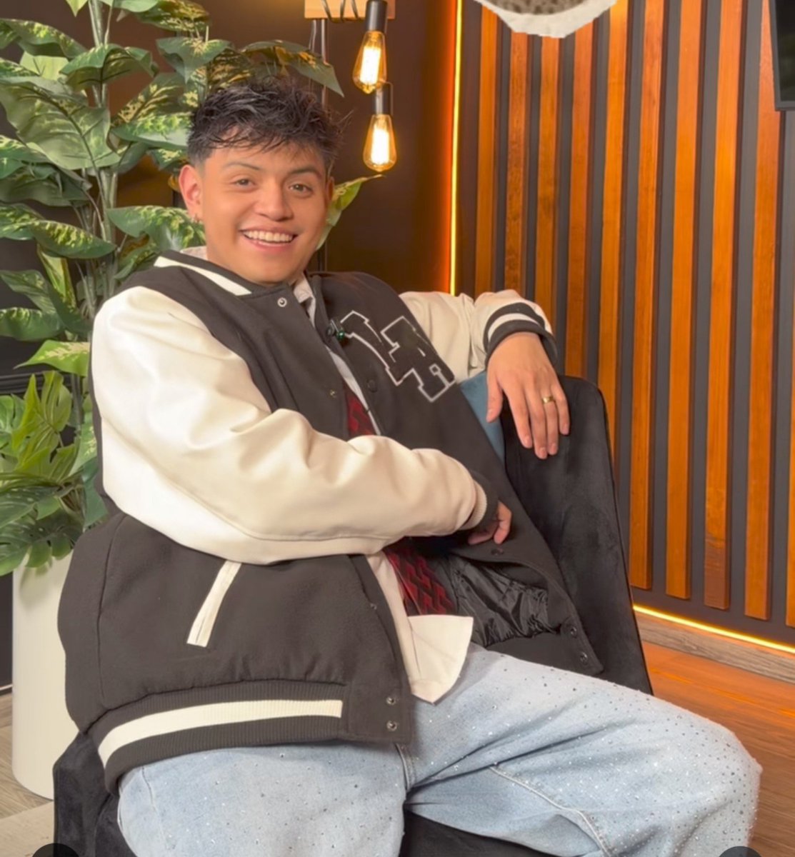 maguies24's tweet photo. Uriel Nuguez
El creador de contenido que se roba los vídeos de X y las sube a #Lcdlfmx
#LaCasaDeLosFamososMx
Este es el tipo que le tira HATE y odio a ESE PEREZ en la cuenta con clips editados y sobre todo hasta el título le copia a los Haters y es amigo de una participante. https://t.co/gabd4WMNPj