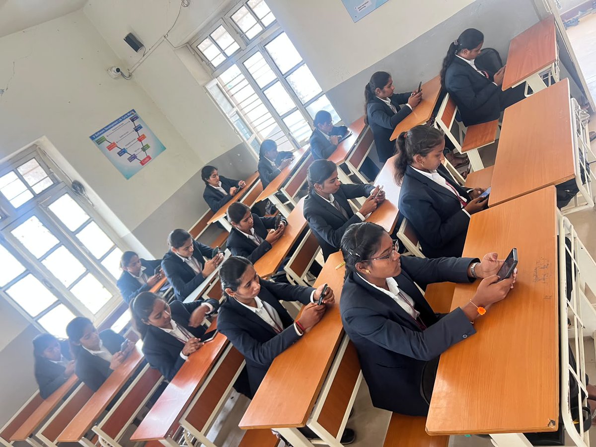 klebcamlp's tweet photo. ππ€ **AI RESEARCH ASSISTANT | BCA V SEM**
BCA V Semester students explored how **AI can support smarter and faster research**
#AIResearchAssistant #ArtificialIntelligence #AIActivity #BCA5thSem #ResearchSkills #DigitalLearning #KLESociety #klebcamahalingapur https://t.co/IPxlHSCfjH