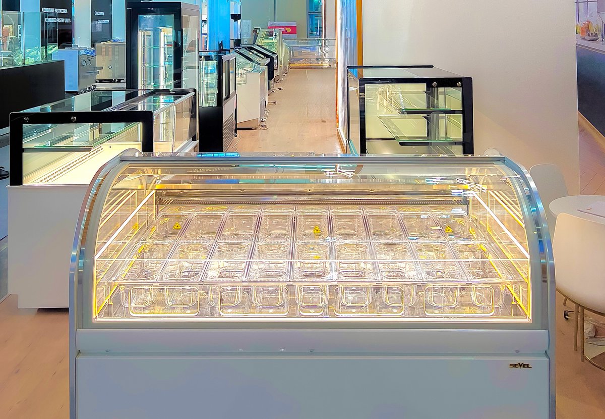 ShereeVanhws's tweet photo. Built to perform. Designed to last. SEVEL showcases deliver precise, reliable cooling from -2°C to -22°C, with just 2 minutes of defrost every 6 hours. From gelato to pastry and chocolate, enjoy durable construction and timeless design made for https://t.co/hxEjFNOxap