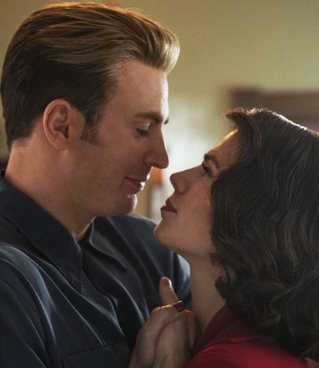 marvel_updat3s's tweet photo. Anthony Russo confirms that Steve Rogers traveling back in time in ‘AVENGERS: ENDGAME’ created ‘AVENGERS: DOOMSDAY’

“[In ‘Avengers Endgame: Encore’] we play one beat past where Steve Rogers’ story ended with Peggy Carter, and in that moment, that’s where Doomsday is born.” https://t.co/sfxtSIPGsg