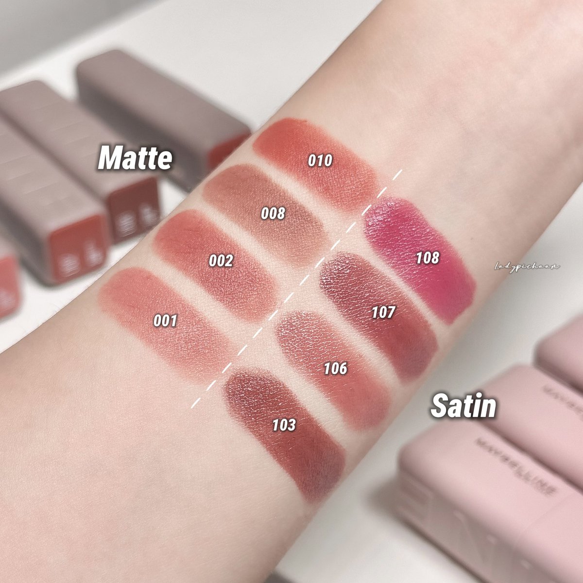 ladypichaam's tweet photo. ลิปใหม่ Maybelline Serum Lipstick พิกเมนต์ชัดมากกกก สีสวยมากทุกสีเลย กลบสีปากได้ในปาดเดียว เบาสบายปาก เนื้อดีมากทั้งเนื้อแมทท์และซาติน packaging สีเทาจะเป็นเนื้อแมทท์ สีชมพูจะเป็นเนื้อซาติน  พิชามสวอชให้ครบทุกสีเลย สวยสุดๆ ลงปากจะเป็นเนื้อแมทเบอร์ 001 นะ เริ่ดดดดด ไปตำได้ที่หน้าร้านนะ

มีขายที่หน้าร้านเท่านั้นน้า 

https://t.co/Ma4VbZX7Qb 

#ลิปเซรั่มปาดเดียวเลิฟ 
#MaybellineThailand
#ลิปเซรั่ม