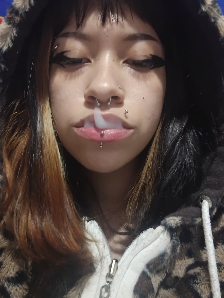 weedgirlfckhot's tweet photo. Essas tá chave vai https://t.co/hjBb2eqQ4D