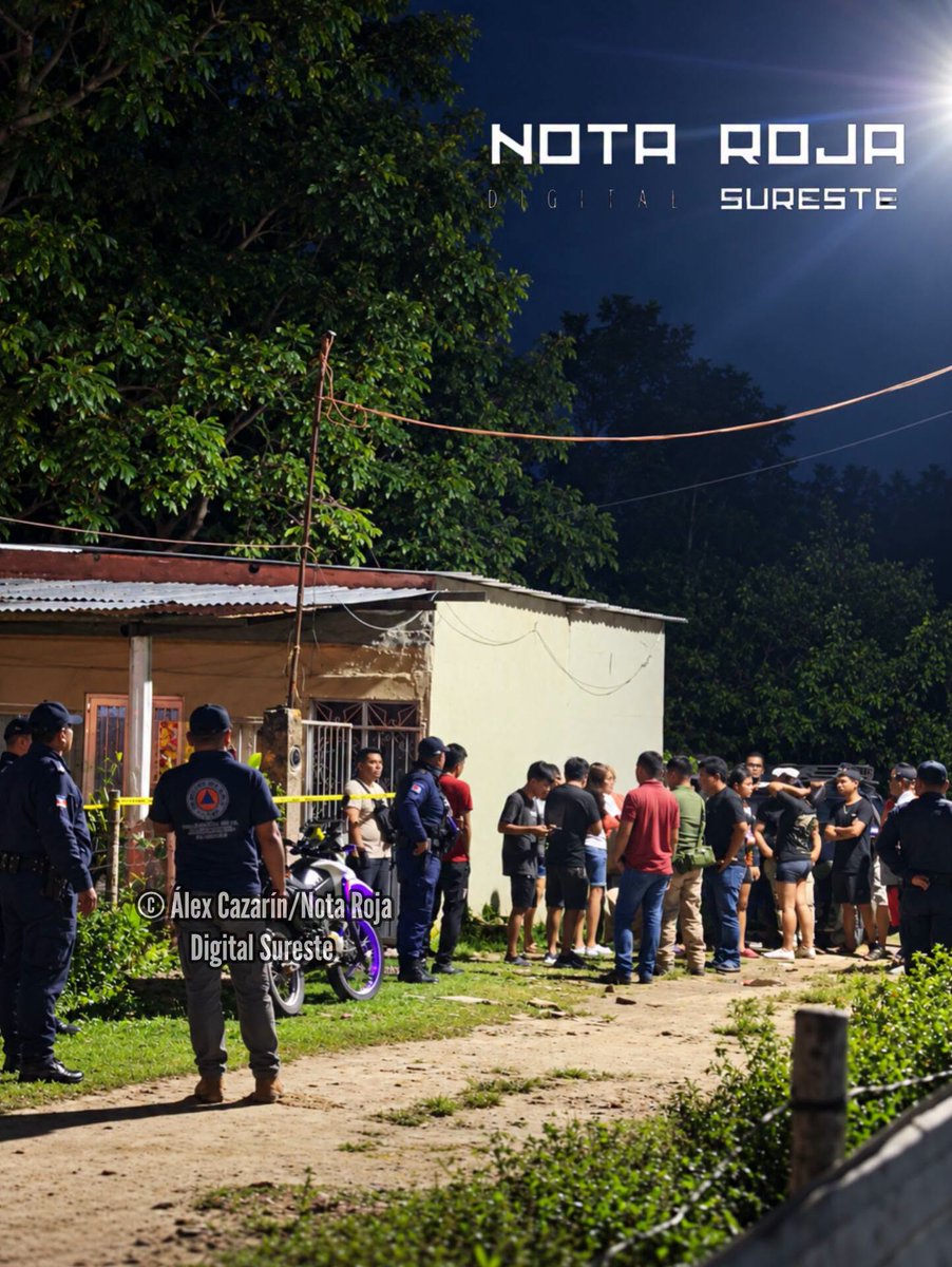 NotaRojaCazarin's tweet photo. #NotaRoja #LasChoapas
Joven de 19 años es localizado sin vld4 en vivienda de la colonia Huapacalito

*De acuerdo con los primeros reportes, familiares llegaron a la vivienda alrededor de las 19:00 horas y encontraron al joven inconsciente colgando de una cadena.

Álex Cazarín
Las Choapas, Ver.- Un joven de 19 años de edad, identificado como Iván Arturo, fue localizado sin vida la noche de este jueves 24 de septiembre al interior de su domicilio, ubicado en la calle Sector Alejandro, en la colonia Huapacalito, del municipio de Las Choapas, al sur de Veracruz.

De acuerdo con los primeros reportes, familiares llegaron a la vivienda alrededor de las 19:00 horas y encontraron al joven inconsciente, colgando de una cadena, por lo que solicitaron el apoyo de Protección Civil. A la llegada de los paramédicos, únicamente pudieron confirmar que ya no contaba con signos vitales.

Versiones preliminares señalan que el joven habría permanecido solo en el domicilio desde aproximadamente las 17:00 horas. 

También se informó que previamente habría sostenido una discusión con su pareja y que, presuntamente se utilizó una c∆d3n∆, para p0n3r fln a su vld4; sin embargo, corresponderá a las autoridades determinar las circunstancias exactas del fallecimiento y establecer si este hecho tuvo alguna relación con lo ocurrido.

Iván Arturo se dedicaba a la elaboración y venta de pan, actividad por la que era conocido entre habitantes de Las Choapas. Tras confirmarse el deceso, se dio aviso a las autoridades ministeriales para realizar las diligencias correspondientes y el levantamiento del cuerpo.

Descanse en paz y brille para él luz.