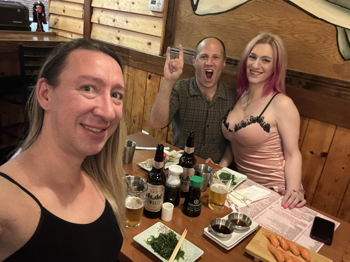Adamcastlex3's tweet photo. Had a fun time eating sushi with my bestie @ChanelJordanXO &amp; our beautiful new friend @TsQuinRose https://t.co/Yz3FvySMKU