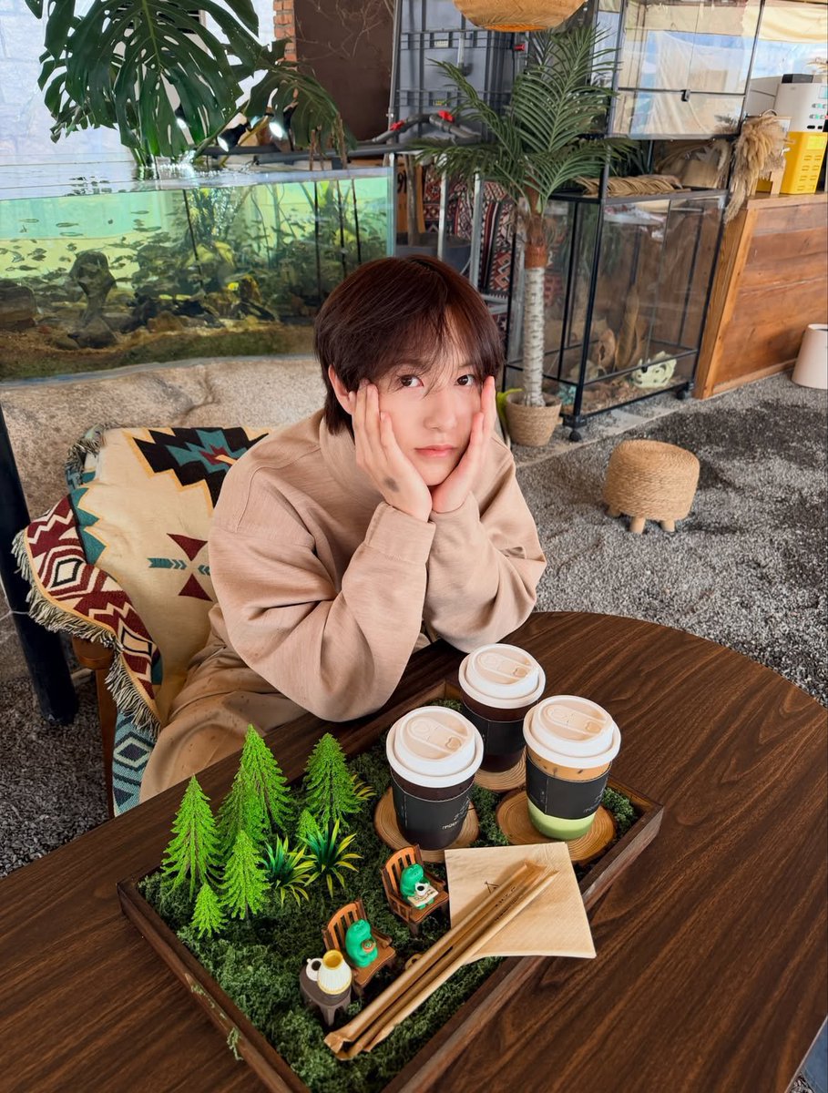 haer0o_'s tweet photo. 방금까지 살기 싫었는데
살고 싶어..짐……… https://t.co/Ctqih69JCw