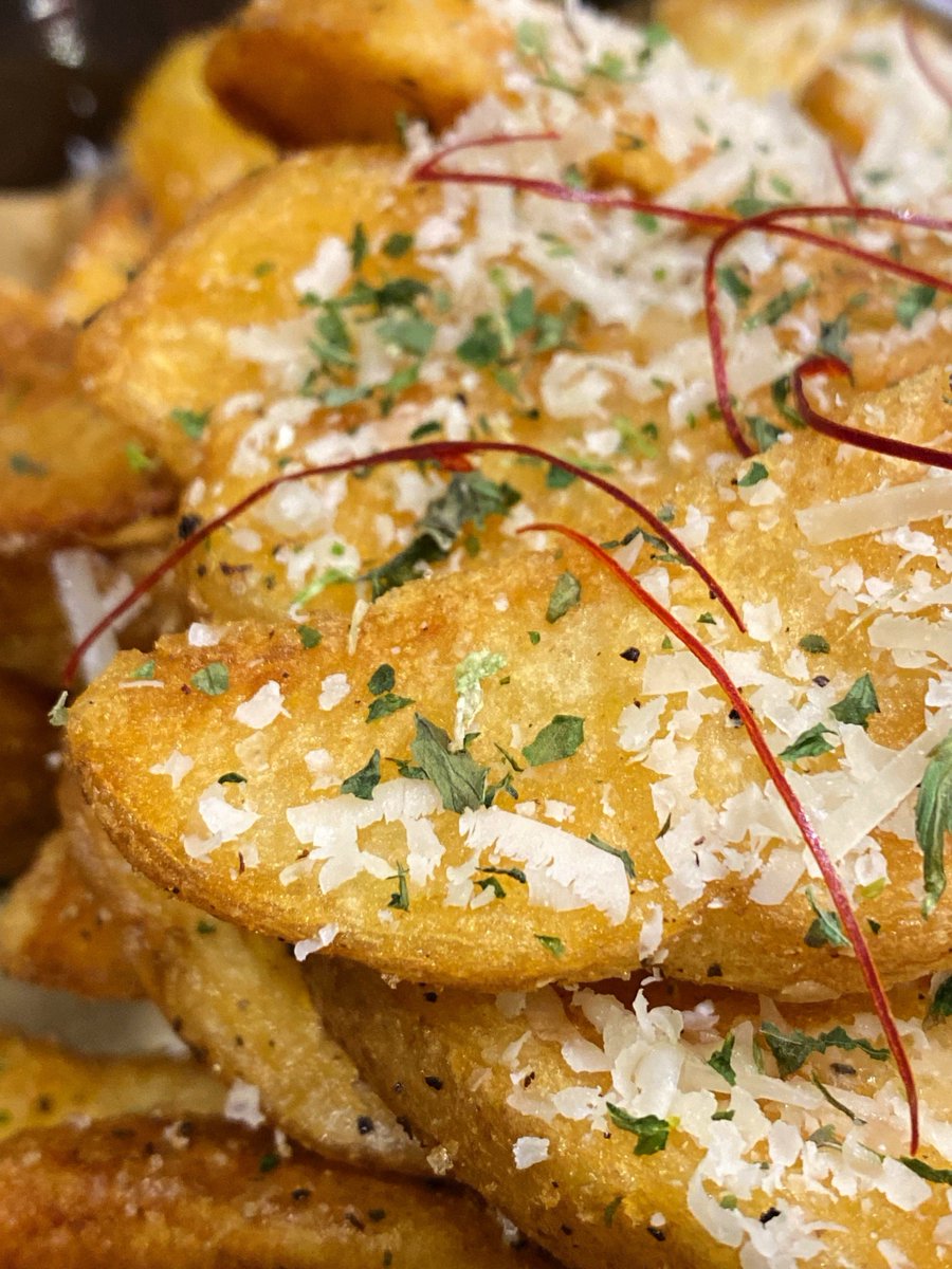 ErmelindaCxkmn's tweet photo. Hoy hice unas patatas bravas caseras con salsa alioli cremosa  Perfectas para merendar!， https://t.co/YuLzClEYDa