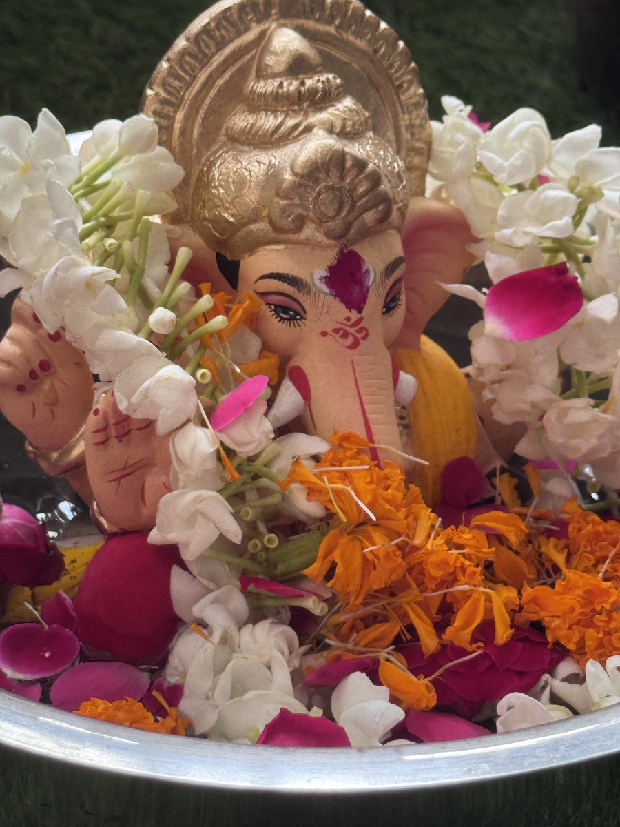NEETAS11's tweet photo. मेरे बप्पा 🙏! अगले बरस जल्दी आना 🙏! https://t.co/HLSYBbzXWR