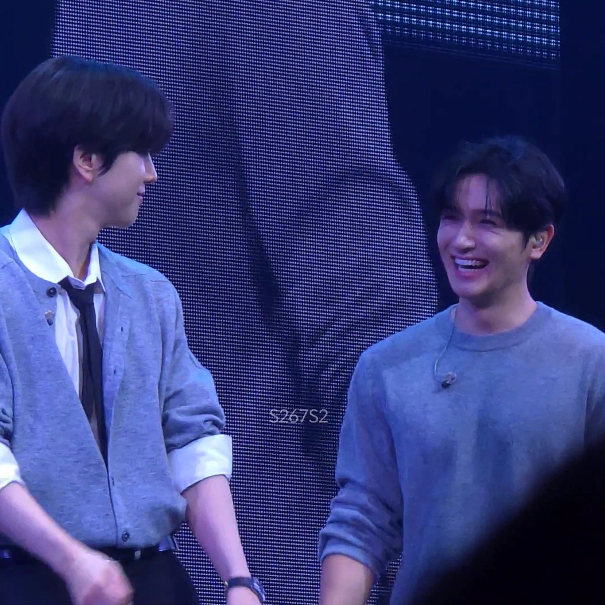 freecode45's tweet photo. 사랑이 눈에 보이는 순간♡ https://t.co/18BWz9UyF8