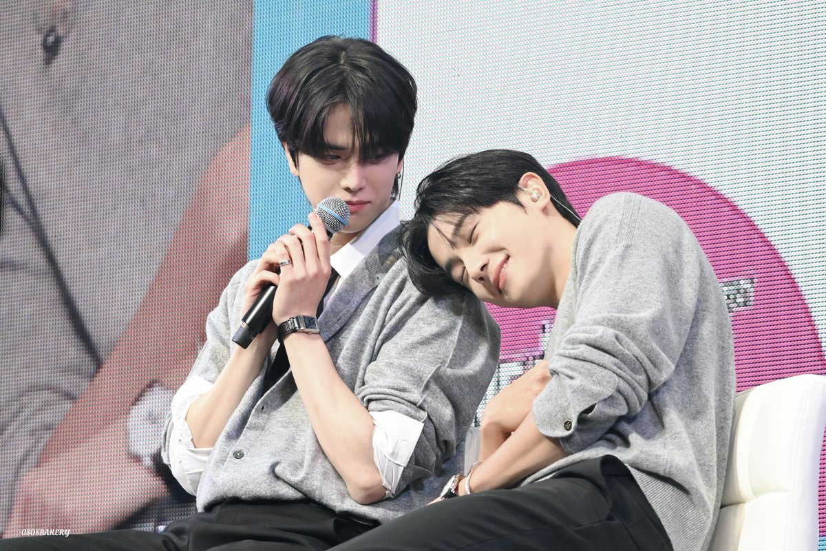 freecode45's tweet photo. 사랑이 눈에 보이는 순간♡ https://t.co/18BWz9UyF8