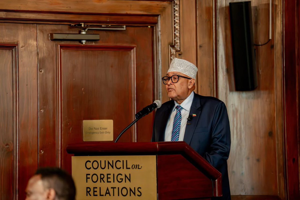 Presidencysl_'s tweet photo. H.E President @AbdirahmanIrro delivered a historic address at the Council on Foreign Relations in New York affirming Somaliland’s case for recognition.

The President highlighted 35 years of peace, democracy and self-governance, and Somaliland’s role in regional security &amp; trade. https://t.co/wKq7LzMIbn