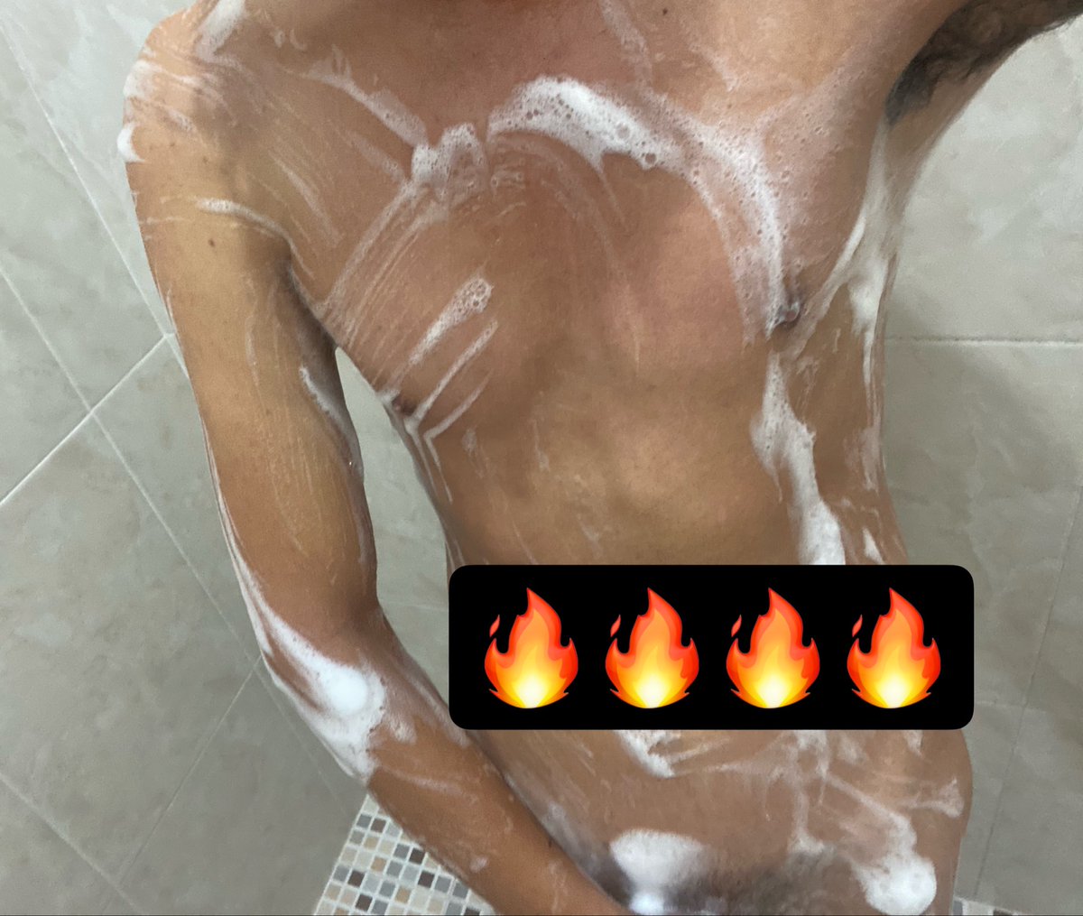 gabo_oss06's tweet photo. Acompáñame a ducharme 🔥🫧 https://t.co/DSKFisX8Oc
