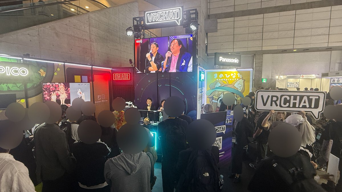 panoravr's tweet photo. 東京ゲームショウ #TGS でPANORA的に注目したのが、初出展となった #VRChat ブース👀

直前に提携を発表したピクシブとのステージ2本をまとめました‼️

VRoidとBOOTHの責任者が3Dクリエイター経済圏を語る 東京ゲームショウ「VRChatブース」レポ【TGS2026】
https://t.co/nGeM9VViOz

BOOTHとVRChat公式マーケットはどう共存する？ ピクシブ×VRChat協業の舞台裏【TGS2026】
https://t.co/IPdkhYs5oW