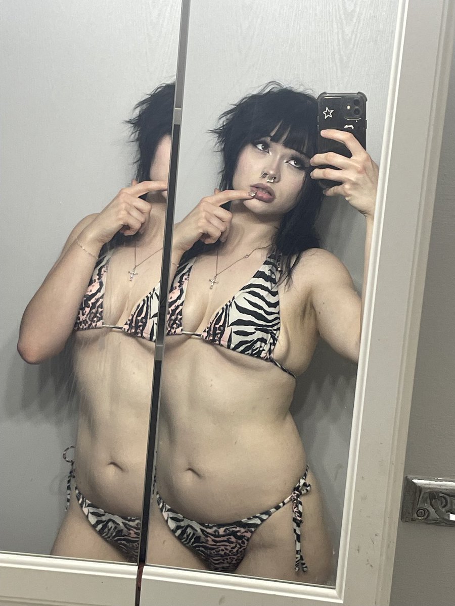 laylastewart45's tweet photo. zebra prints are naasty https://t.co/DCGmDsXgJT