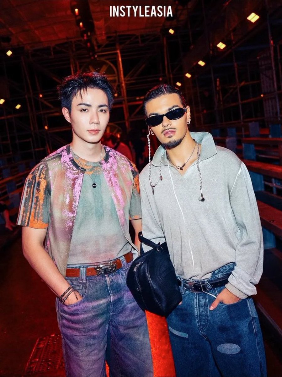 sapphire_Nu's tweet photo. Hold on!! Zee and Abraham Mateo?? I didn't see that coming at all. Just in case anyone doesn't know, Abraham Mateo is a famous singer from Spain who's very popular in Latin America too 🤩❤️✨🔥

ZEE PRUK MFW 2027  
#DIESELxZEEPRUK 
#DieselSS27 @DIESEL 
#ForSuccessfulLiving 

@zee_pruk ♡ #ZeePruk