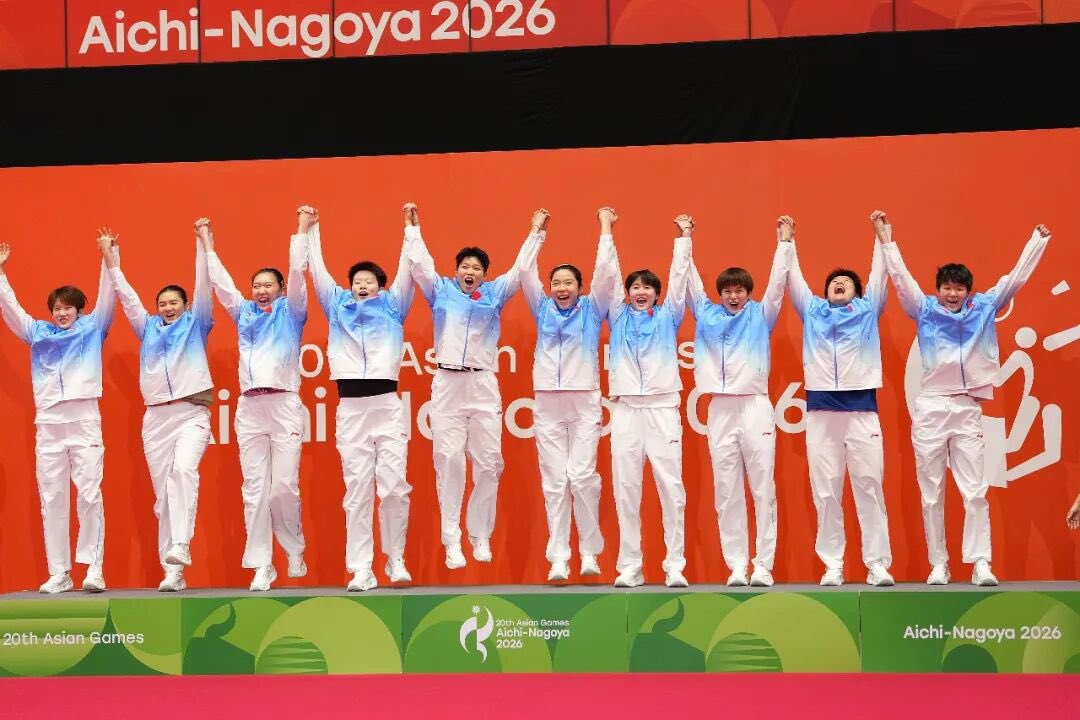 Moonlit_Sailor7's tweet photo. 3:0横扫日本，中国羽毛球女团时隔12年重夺亚运会冠军！ https://t.co/ml9tbtXS16