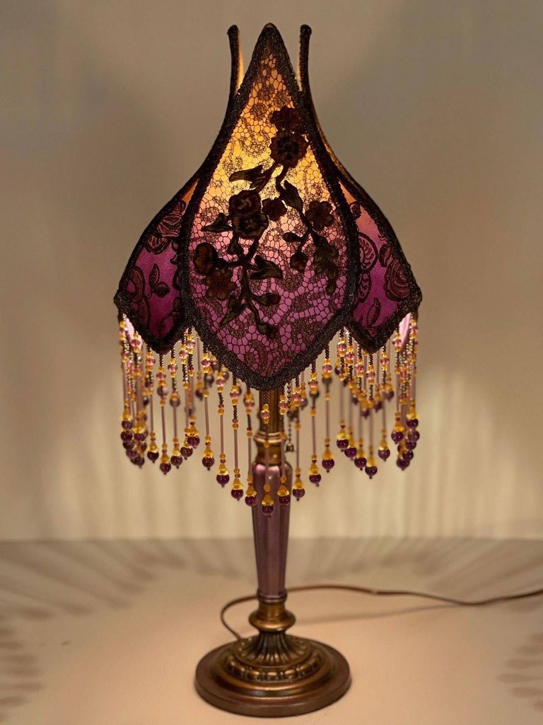 sophiaevaa_'s tweet photo. ornate gothic lamps https://t.co/OEcaqt05LT