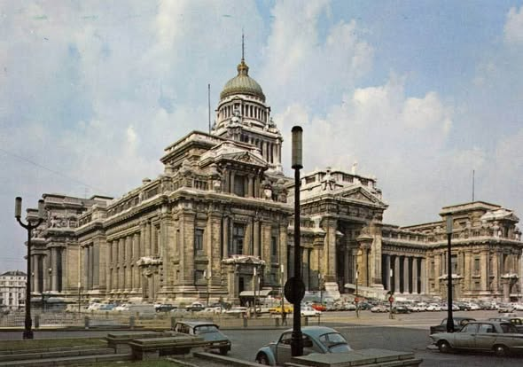 andreas_nigbur's tweet photo. Construction of the Palace of Justice (Palais de Justice / Justitiepaleis) in Brussels started on 31 October 1866 and the building was inaugurated on 15 October 1883.

It was designed by Joseph Poelaert (who died in 1879 before it was finished) in an eclectic style. 

Upon completion it was among the largest buildings in the world and remains one of the largest courthouses.