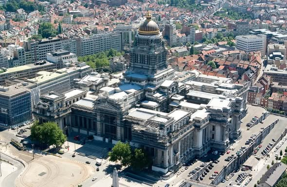 andreas_nigbur's tweet photo. Construction of the Palace of Justice (Palais de Justice / Justitiepaleis) in Brussels started on 31 October 1866 and the building was inaugurated on 15 October 1883.

It was designed by Joseph Poelaert (who died in 1879 before it was finished) in an eclectic style. 

Upon completion it was among the largest buildings in the world and remains one of the largest courthouses.