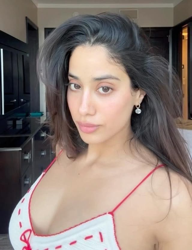 Actressfun69's tweet photo. Janhvi Kapoor https://t.co/vngLnvUgIG