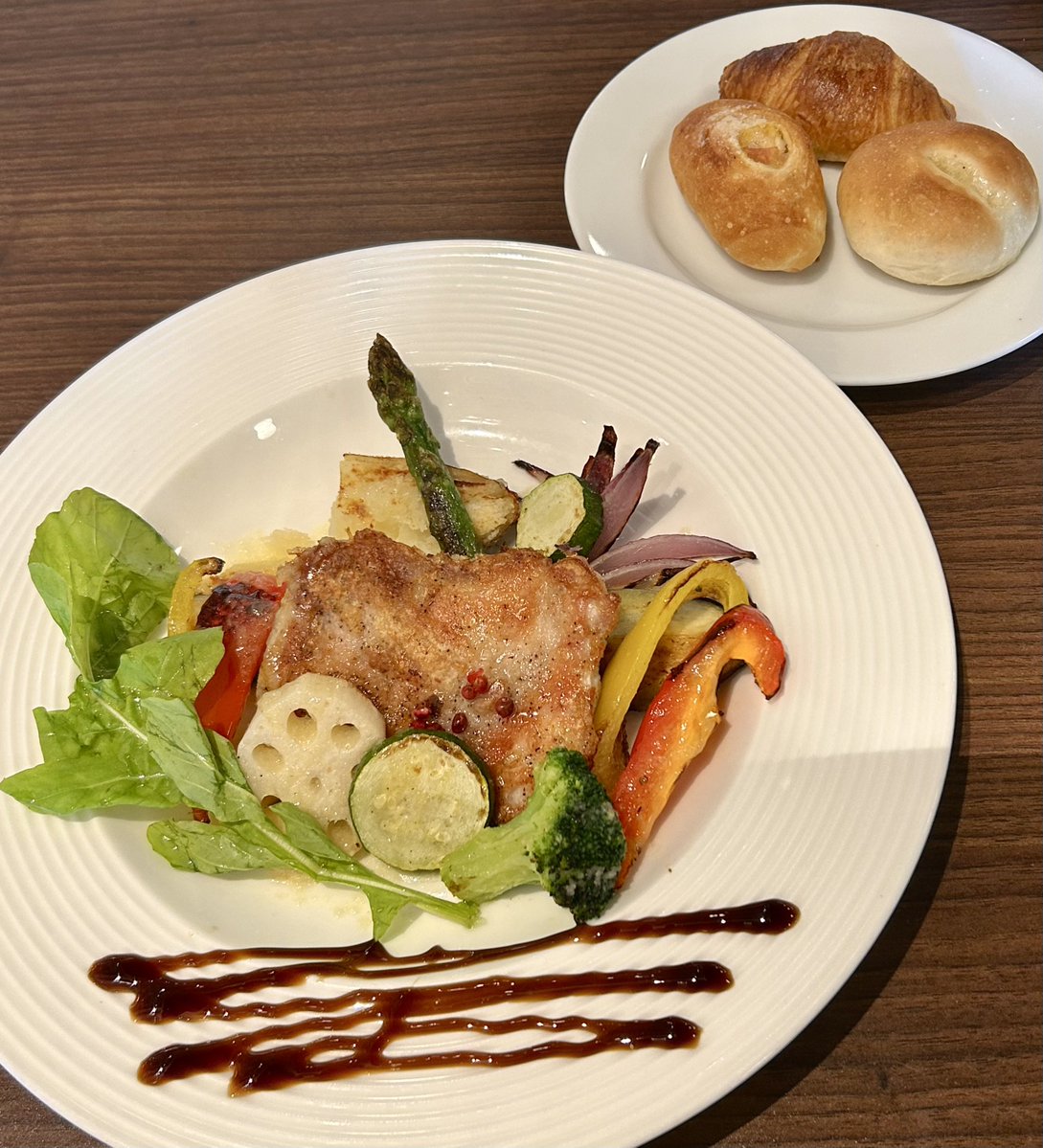 ouen9ks's tweet photo. 次の公演までの合間でランチ🍽️

焼き立てパン添え🥐 https://t.co/WlEZ2H2Wvn