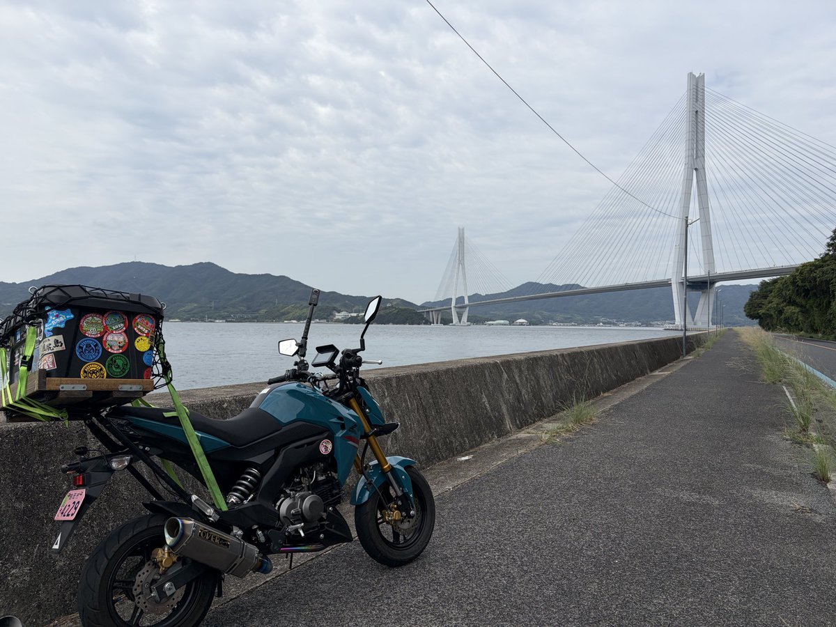 naoki780's tweet photo. 4日目
しまなみアタック‼️
雲が多い日だけど海沿いうろうろしたり山登ったり
島と島を繋ぐ橋と海の景色がいいですね✨

#Z125PRO
#原二旅 https://t.co/rSaTJlV3aK