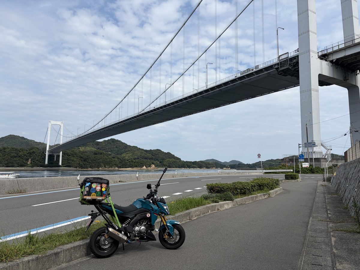 naoki780's tweet photo. 4日目
しまなみアタック‼️
雲が多い日だけど海沿いうろうろしたり山登ったり
島と島を繋ぐ橋と海の景色がいいですね✨

#Z125PRO
#原二旅 https://t.co/rSaTJlV3aK