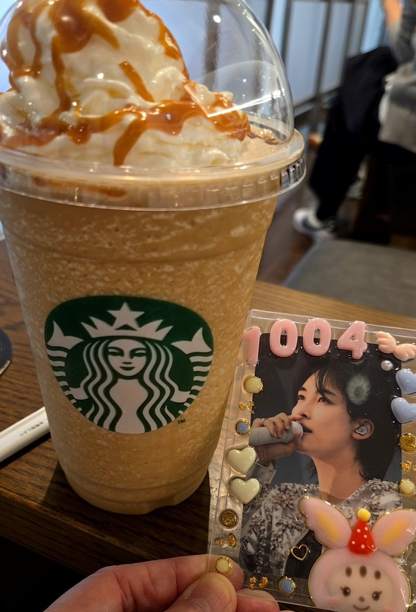 mitty23871967's tweet photo. マッサージに行ってからの
貰ったチケットで
キャラメルフラペチーノおいしい😋
ありがとうございます❤
何形態買ったらいいの～？w
これからお仕事行って来まーす https://t.co/nu6ulR5qiI