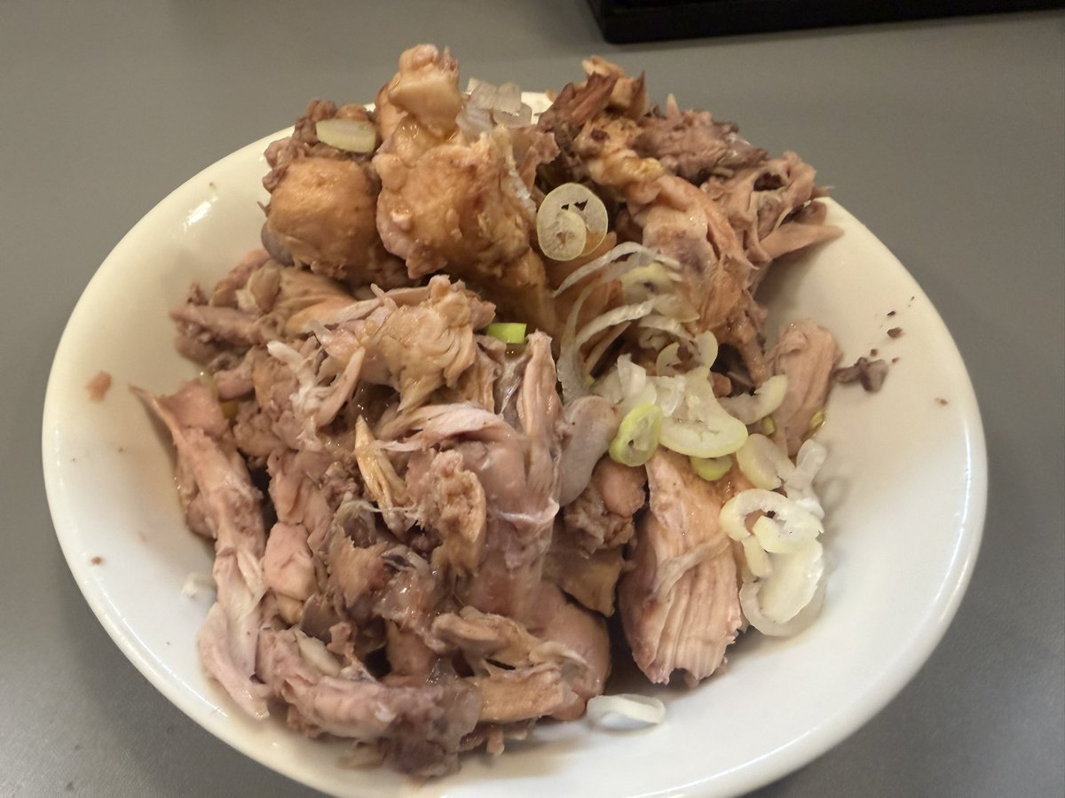 STRONGSTYLEmilk's tweet photo. 自分好みの鳥溺れる系の中華そばでした。
美味しかった！！ https://t.co/D9UQHbtQns