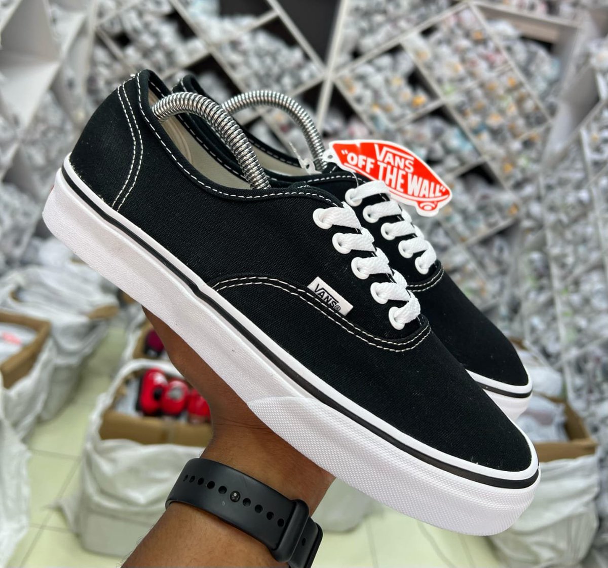 vetrakicks's tweet photo. Vans Sneakers  available 
Size 36 37 38 39 40 41 42 43 44 45 
Price 1800

Contact  0715 222 362 

📍Information House shop A3 next to bluemarks booking office along mfangano street Nairobi CBD

#vans #shoes #footwear #vetrakicks #Sneakers #sneakerhead #shoeplug https://t.co/OjBPIad2KU