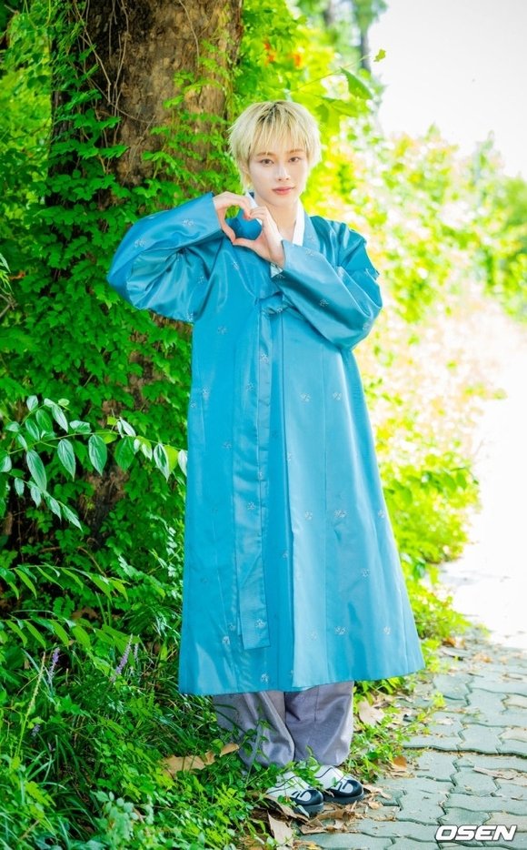 last1eaf_'s tweet photo. 한복 베남 너무 좋음 🫪 https://t.co/ThOitTKwq5