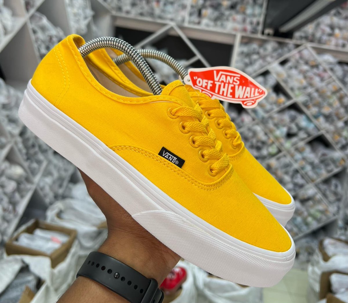 vetrakicks's tweet photo. Vans Sneakers  available 
Size 36 37 38 39 40 41 42 43 44 45 
Price 1800

Contact  0715 222 362 

📍Information House shop A3 next to bluemarks booking office along mfangano street Nairobi CBD

#vans #shoes #footwear #vetrakicks #Sneakers #sneakerhead #shoeplug https://t.co/SkHlQQFywz