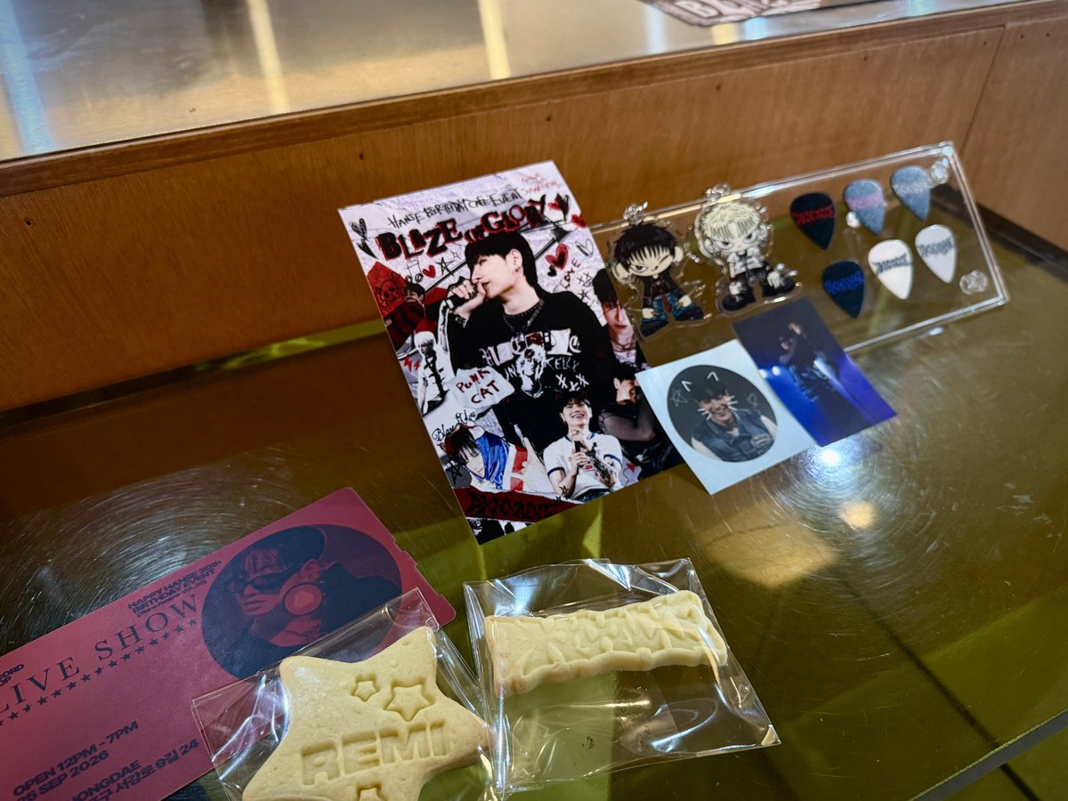 DHSBirthday2026's tweet photo. HAPPY HANSE 30th BIRTHDAY EVENT

DHS Record Shop 💿
[Shine Forever VOL.25] 

🖤🎸⛓️⭐️💿 ❤️‍🩹 https://t.co/o1DriIZj6n