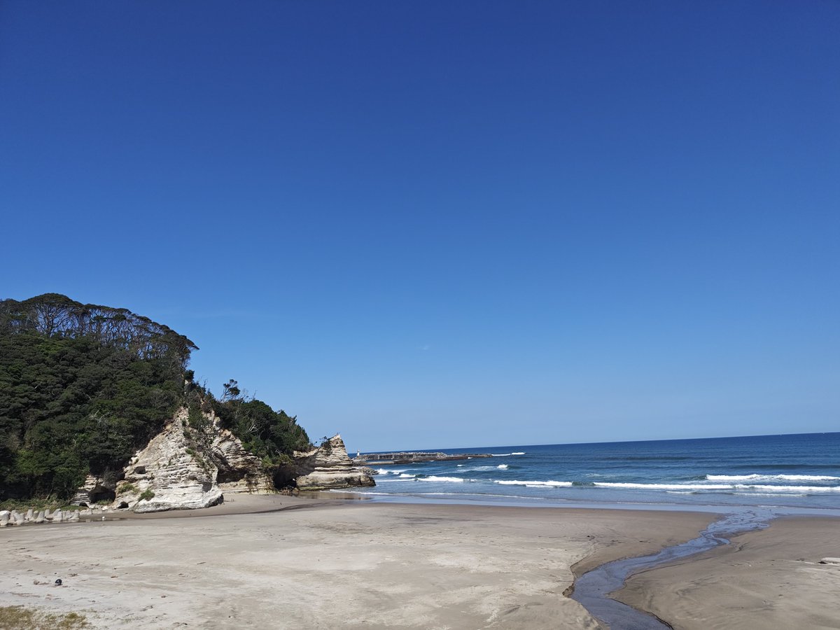 psytanistar's tweet photo. 灯台登って、賽の河原覗いてきた。
潮風が気持ちいいわ〜 https://t.co/LW53keOLLc