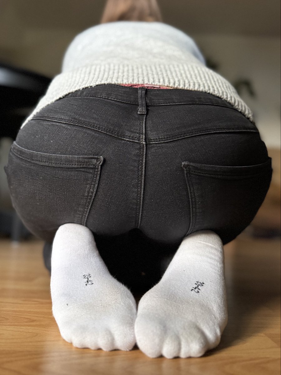 ninavischer's tweet photo. How much do you want to smell my socks and be under my control? https://t.co/MPo3OmtpTj