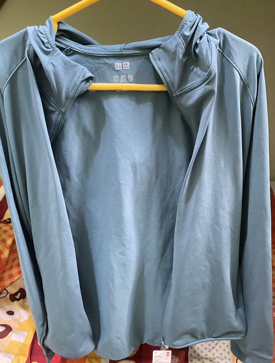 studyleec's tweet photo. WTS uniqlo jaket uv ukuran M masih neww!
alasan dijual karena kebesaran + lagi BU jadi jual murah aja nih guys🤩
📍dom surabaya
bisa orennn ✌🏻 

#zonauangㅤ #preloved https://t.co/mnTbtUn5P9
