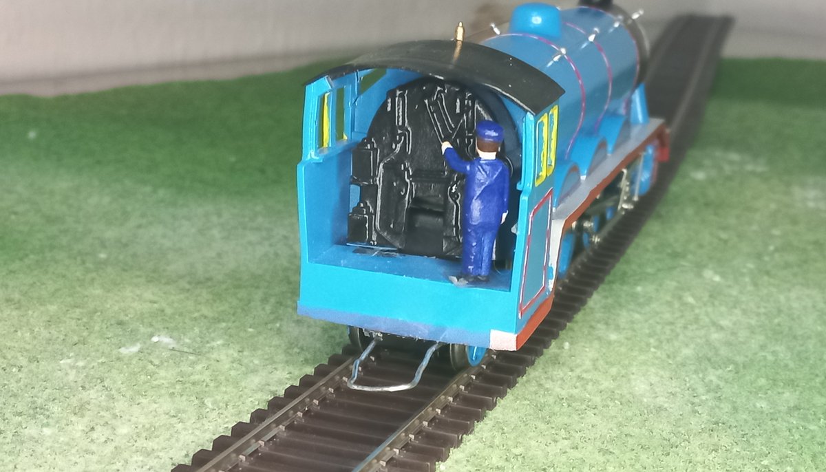 Fredthetankman1's tweet photo. A custom HO scale model of Gordon featuring a Gauge 1 scaled down shell, brake pipes, faces, and BR78 cab details obtained from files made by @jamostrainos 
I commissioned this amazing model from @Fredstrains4 https://t.co/MXq8N7Z6Mk